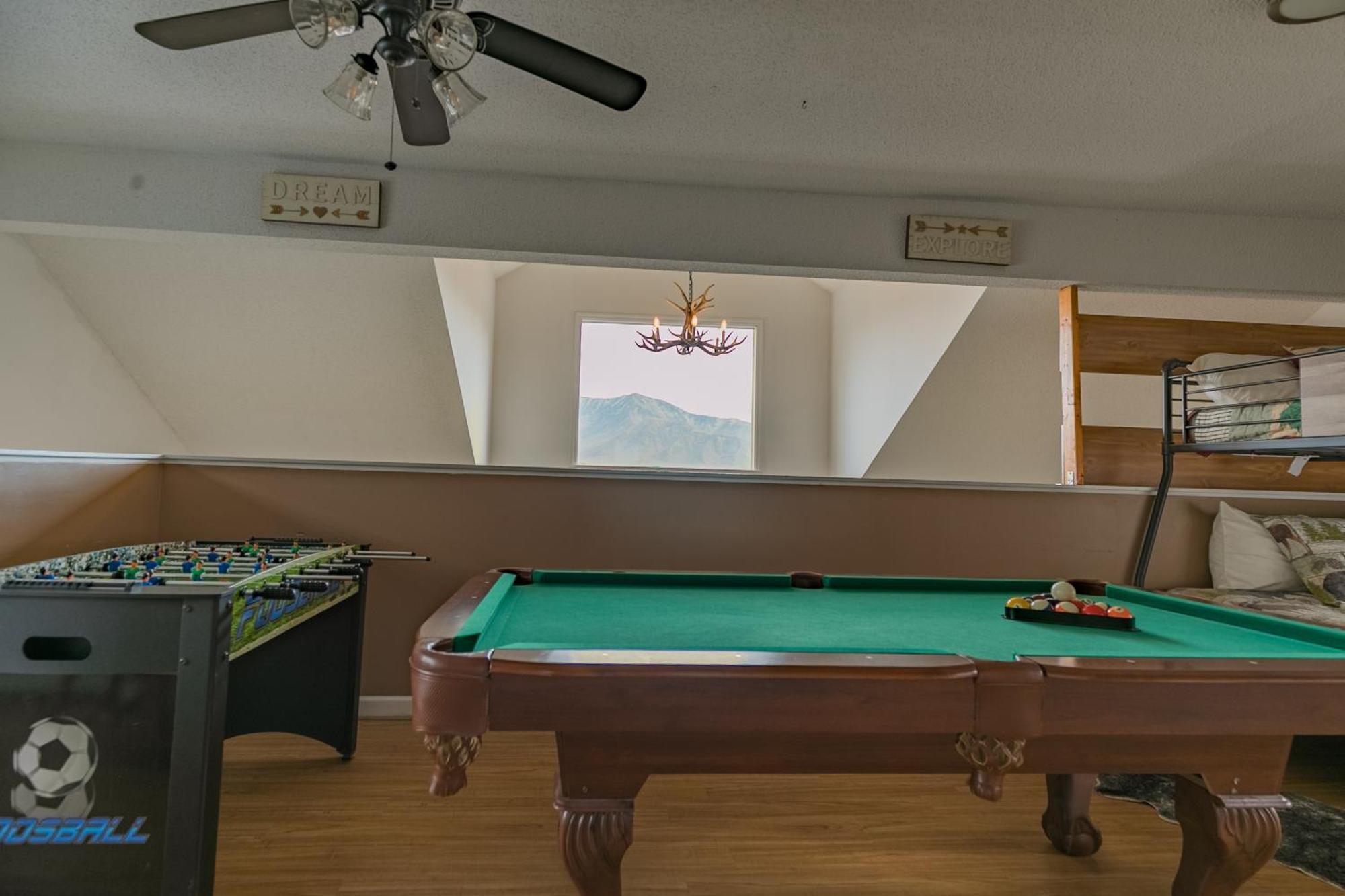 Heavenly View - Bear Themed Cabin, Hottub, Dog-Friendly, Near Gatlinburg Exterior photo