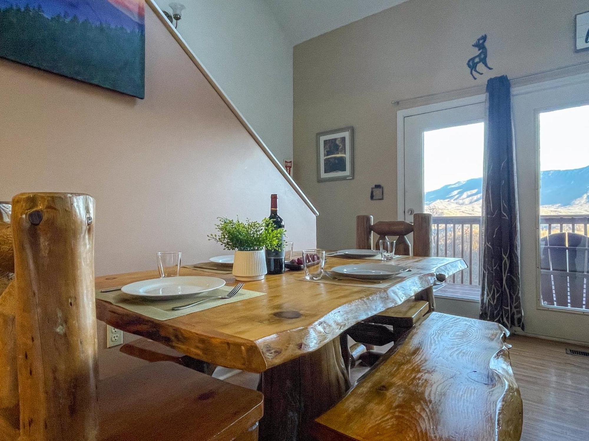 Heavenly View - Bear Themed Cabin, Hottub, Dog-Friendly, Near Gatlinburg Exterior photo