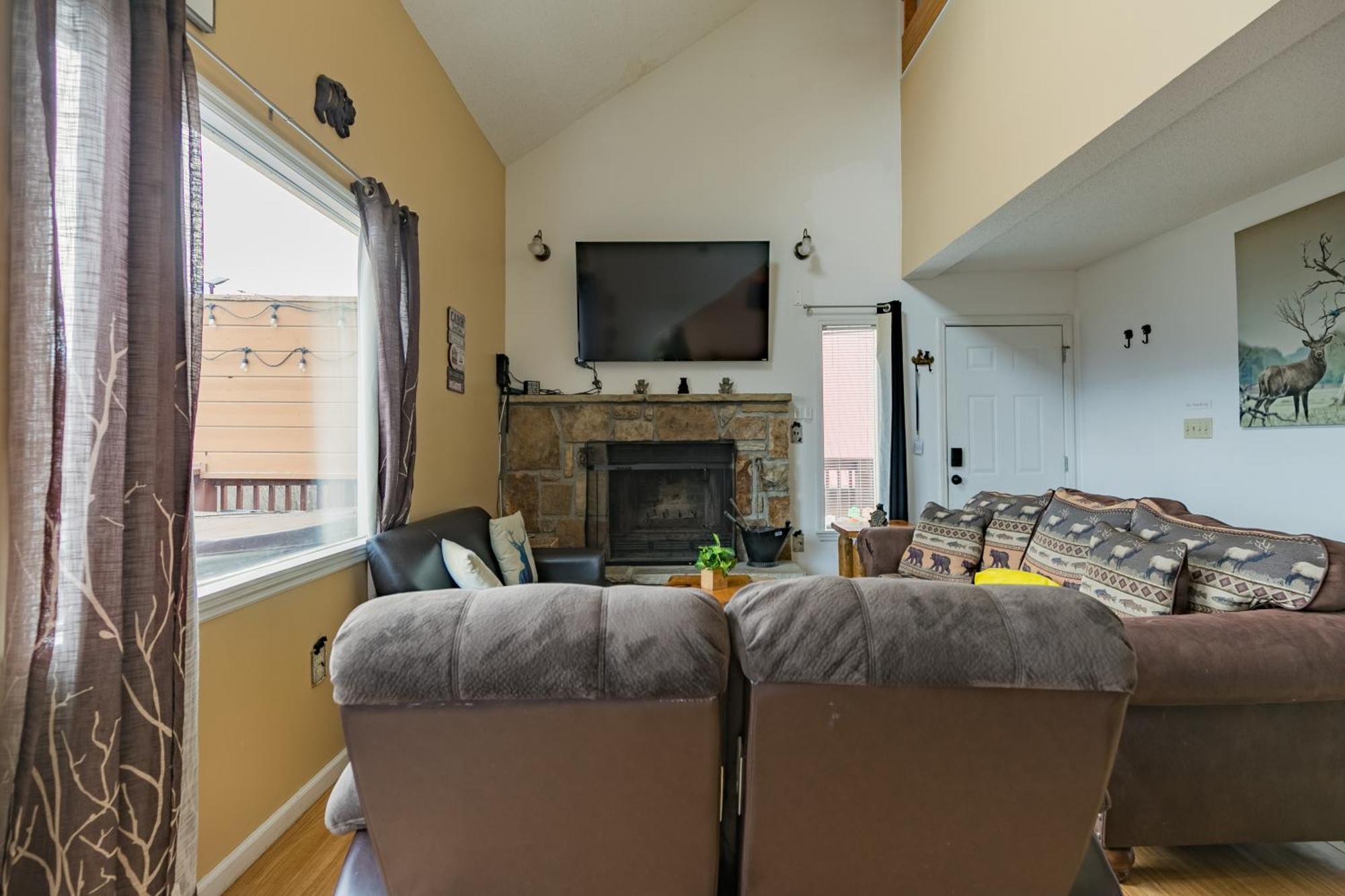 Heavenly View - Bear Themed Cabin, Hottub, Dog-Friendly, Near Gatlinburg Exterior photo