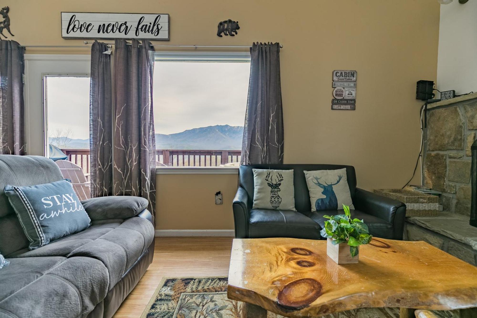 Heavenly View - Bear Themed Cabin, Hottub, Dog-Friendly, Near Gatlinburg Exterior photo