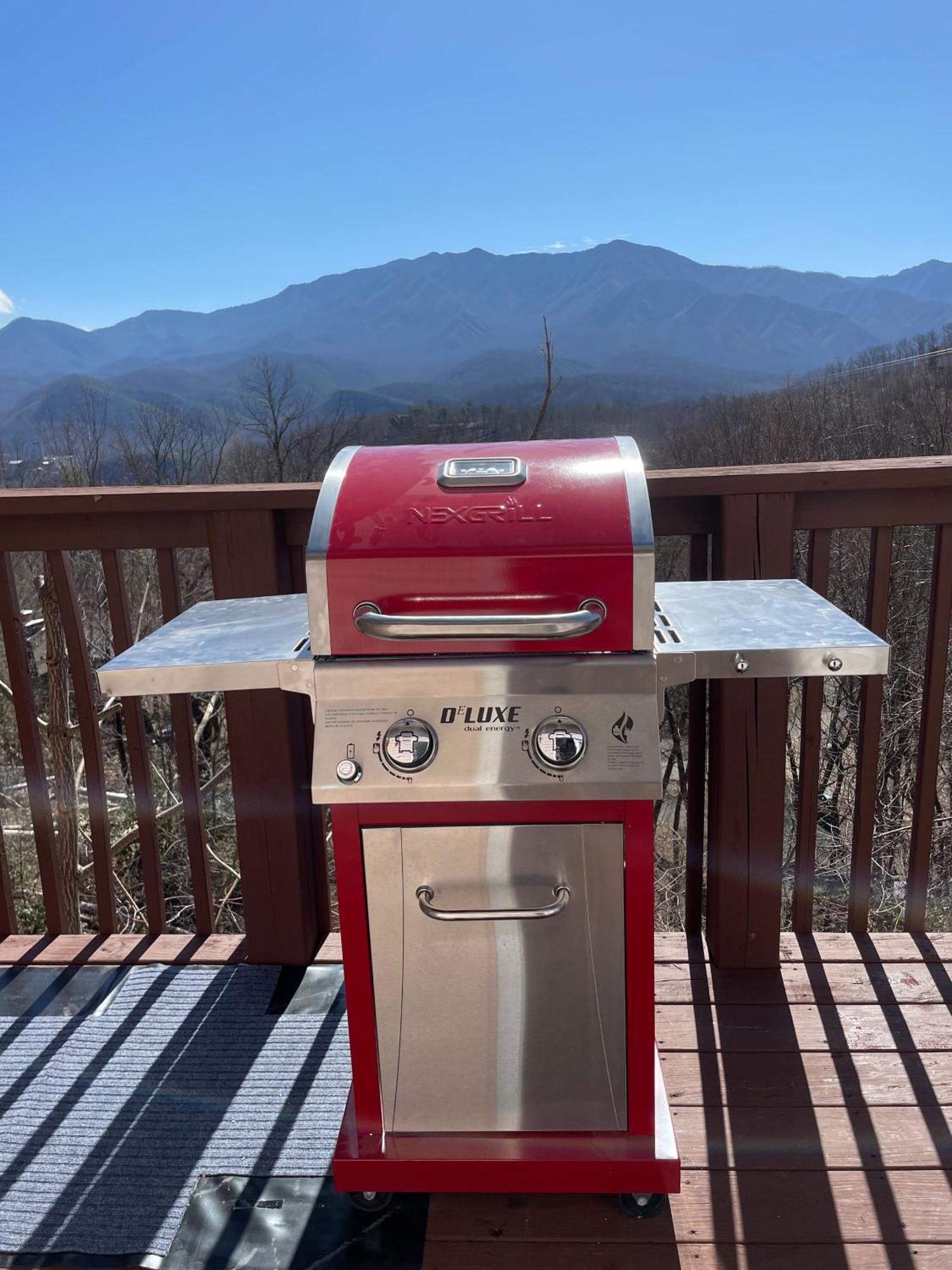 Heavenly View - Bear Themed Cabin, Hottub, Dog-Friendly, Near Gatlinburg Exterior photo